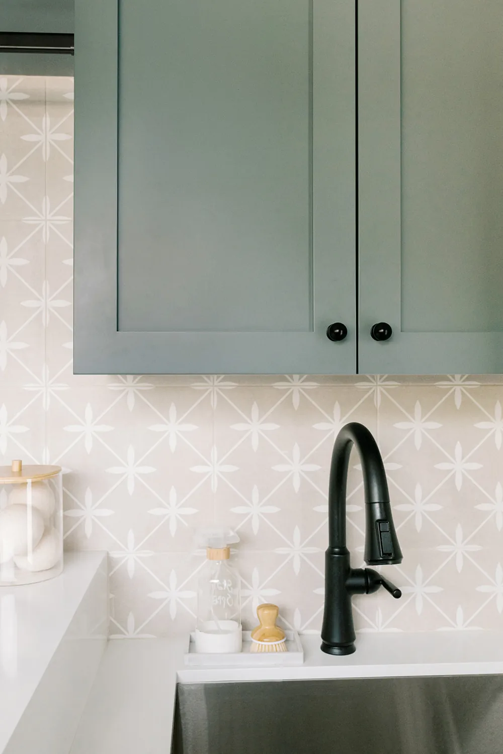 Laundry sink with patterned tile backsplash
