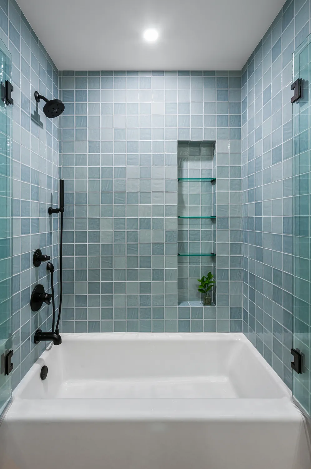The blue-tile kids’ bath