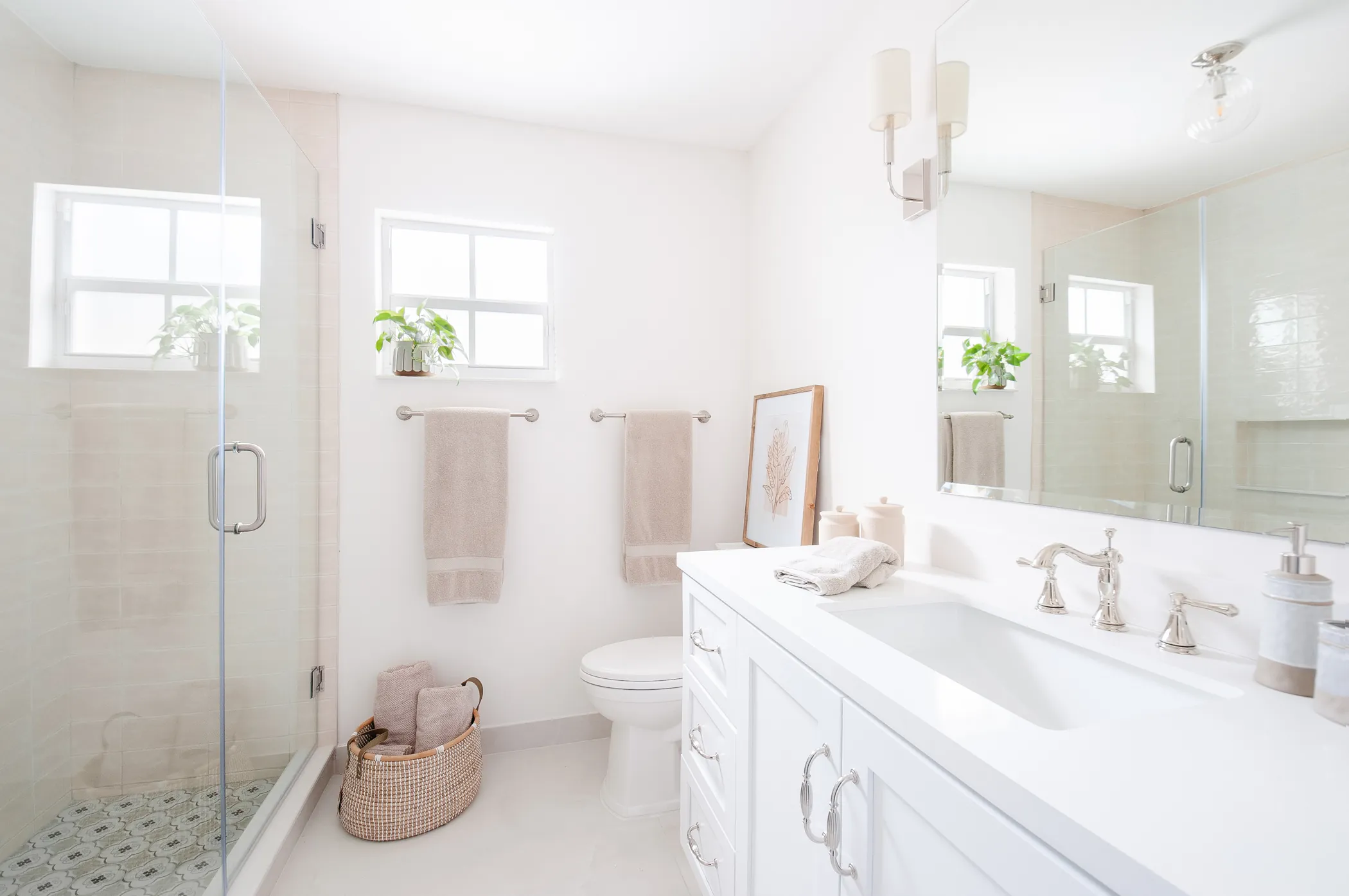 Guest bath with patterned tile and built-in shelving