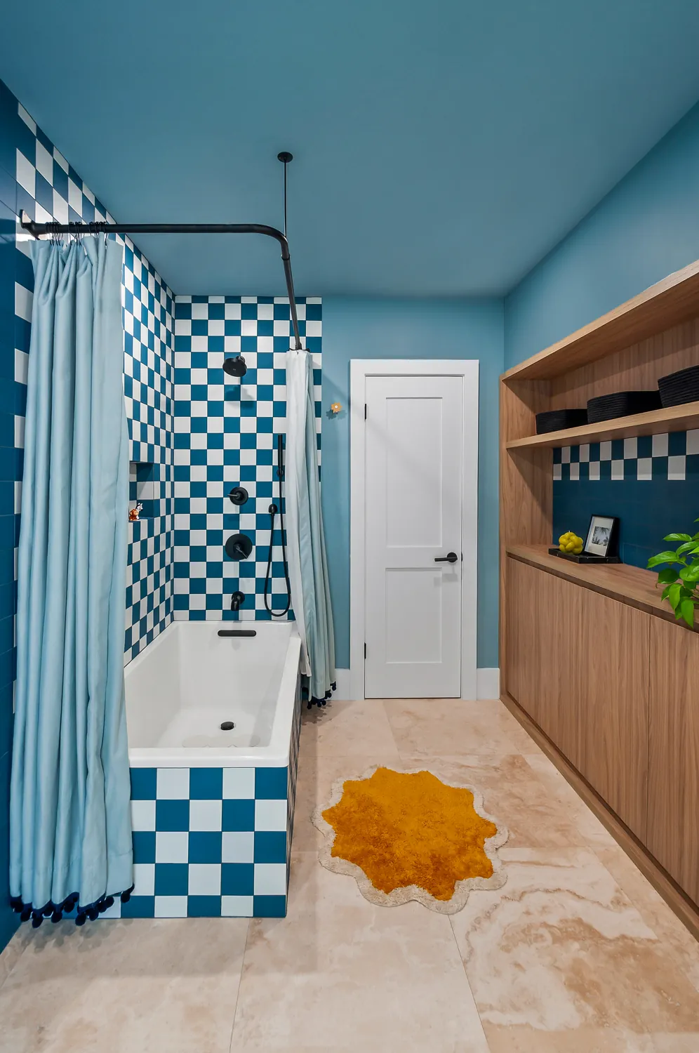 The tub and checkerboard shower