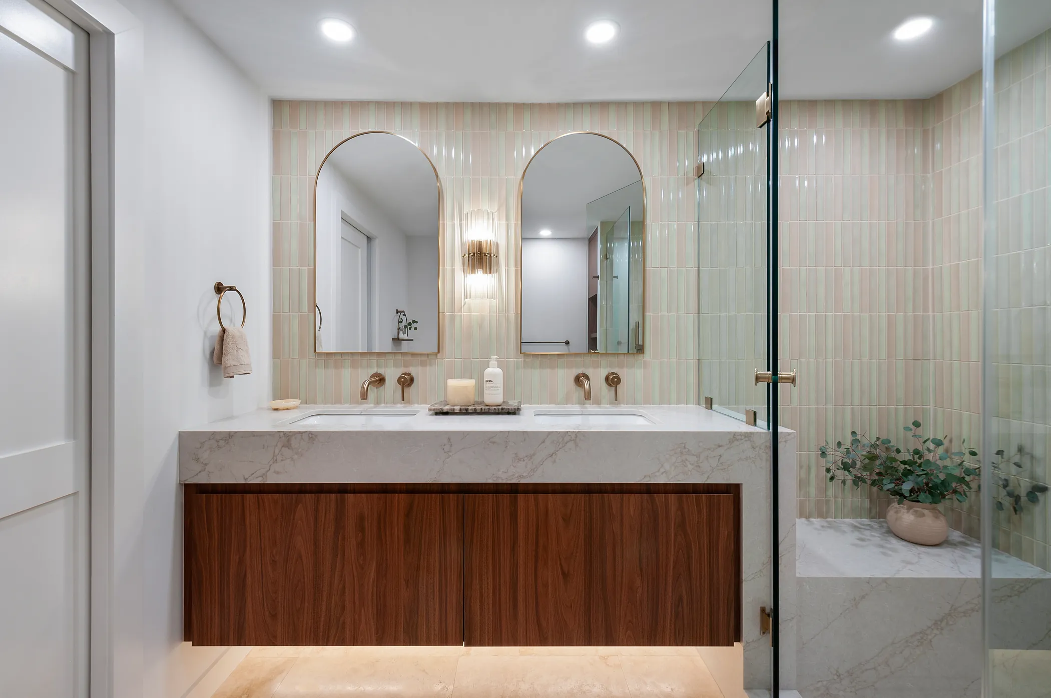 The sage bath, vanity wall
